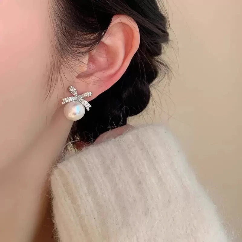 Golden Coquette Earring