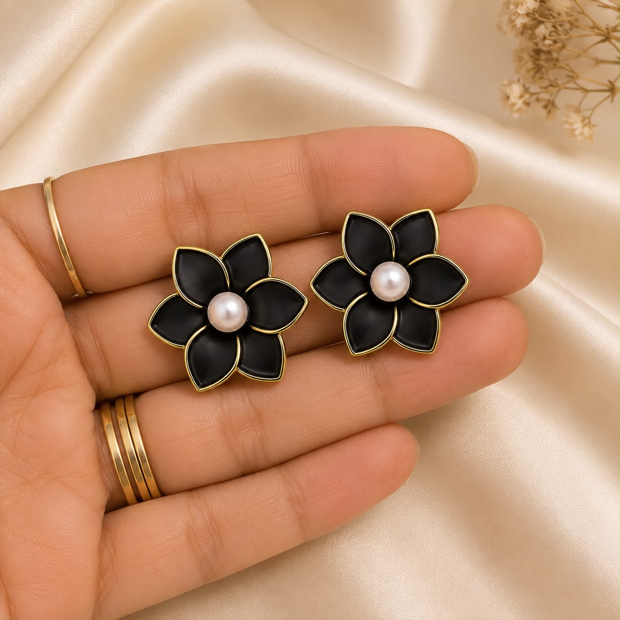 Noir Flora Earring