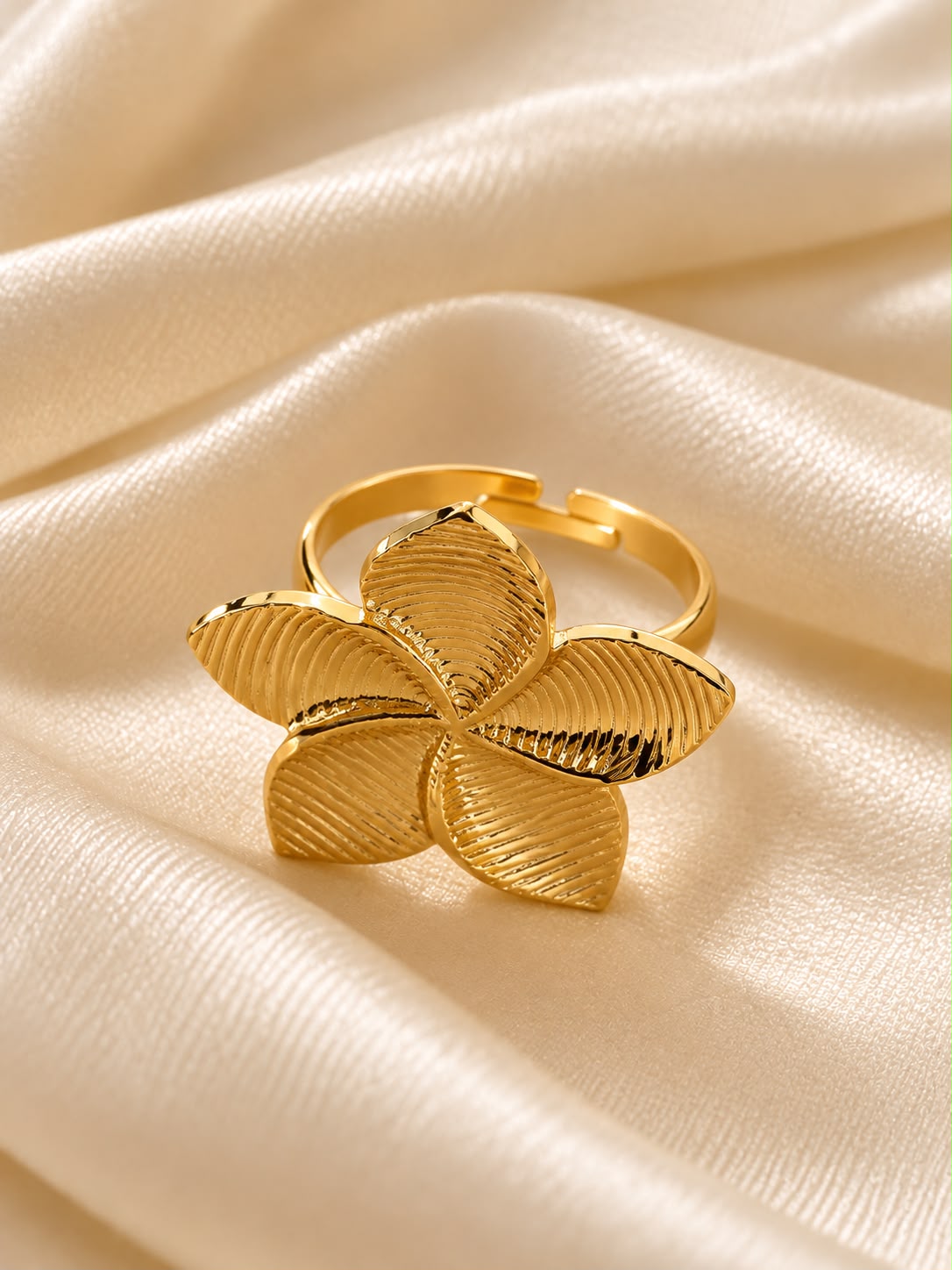 Fluted Flower Ring