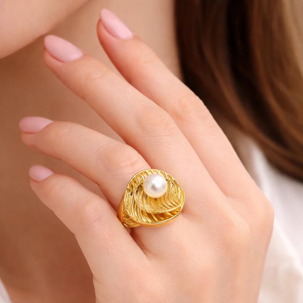 Golden Aura Pearl Ring