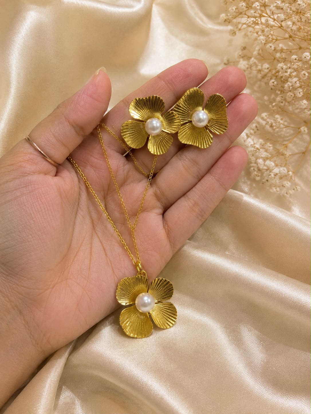 Anti Tarnish Golden Fleur Set