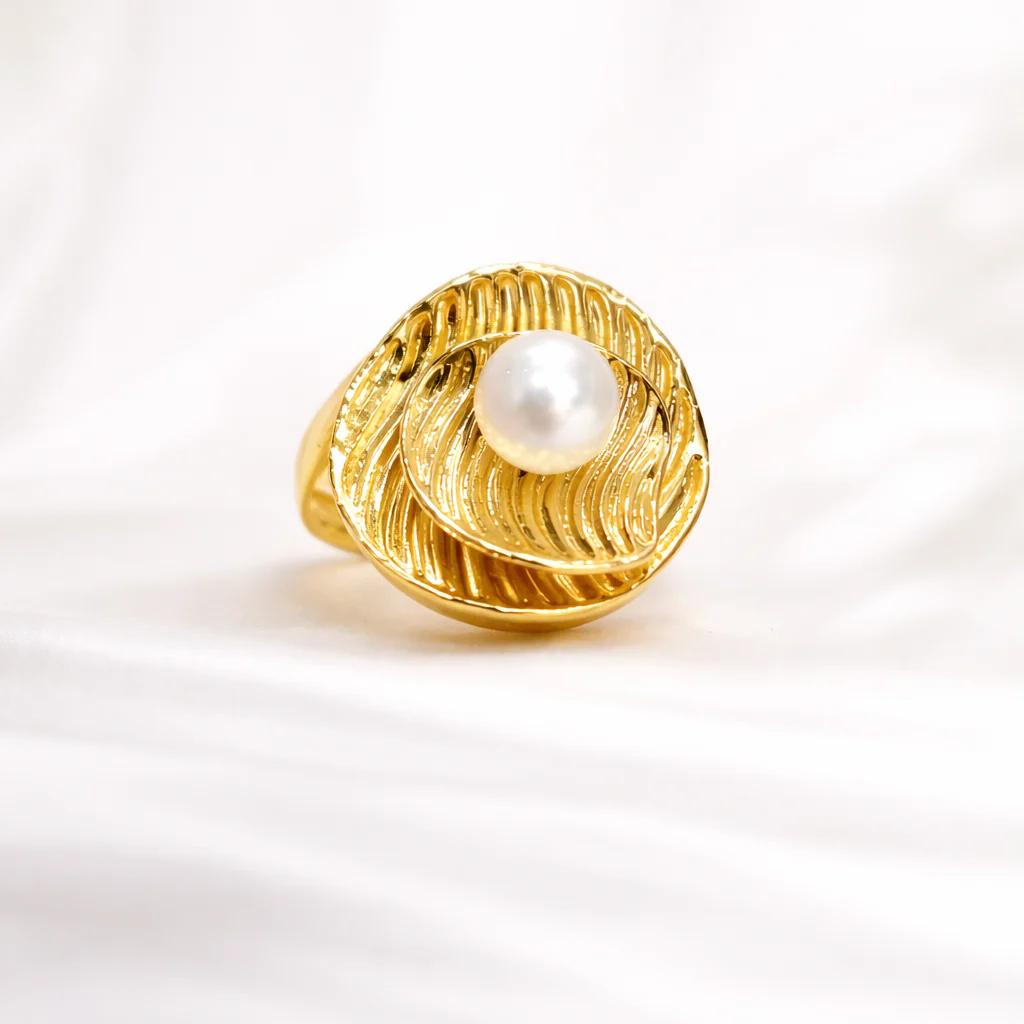 Golden Aura Pearl Ring